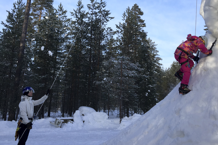 Climbing tower (ice climbing)